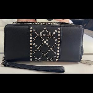 Michael Kors- Saffiano Leather Continental Wallet